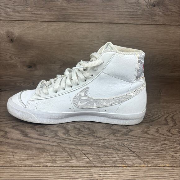 Nike Blazer Mid 77 Sneakers Kid's 5.5Y White Logo Print GS DJ4624-100 - Picture 8 of 14